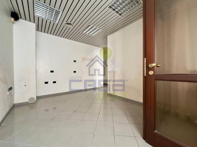 Locale Commerciale in vendita a Pizzighettone, Lombardia
