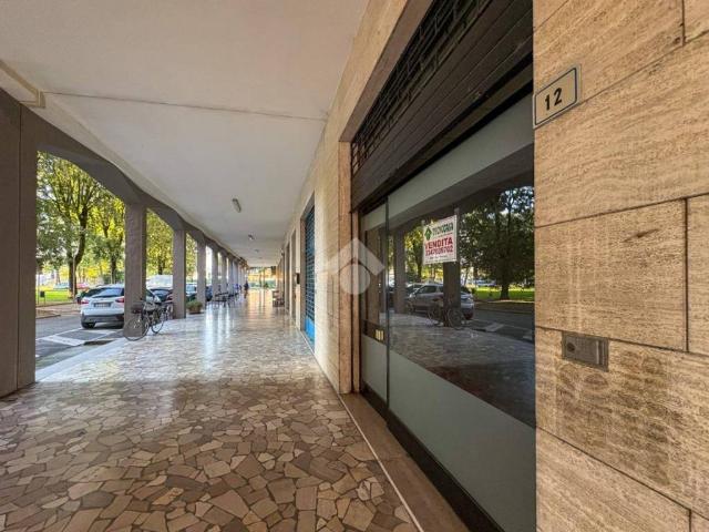 Locale Commerciale in vendita a Pizzighettone, Lombardia