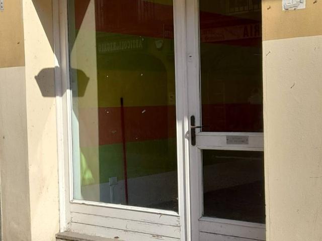 Locale Commerciale in vendita a Pizzighettone, Lombardia