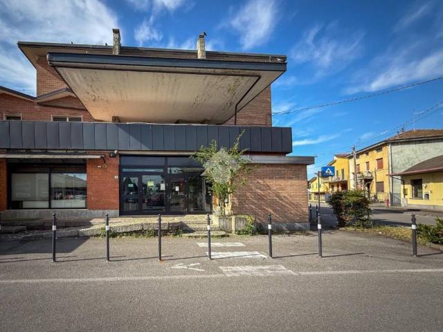 Locale Commerciale in vendita a Pizzighettone, Lombardia