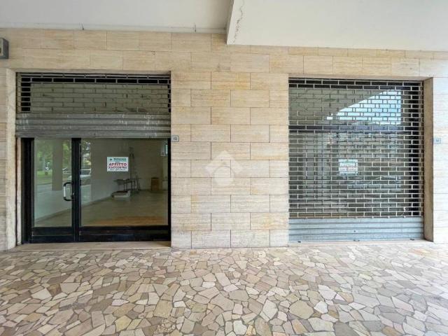 Locale Commerciale in vendita a Pizzighettone, Lombardia
