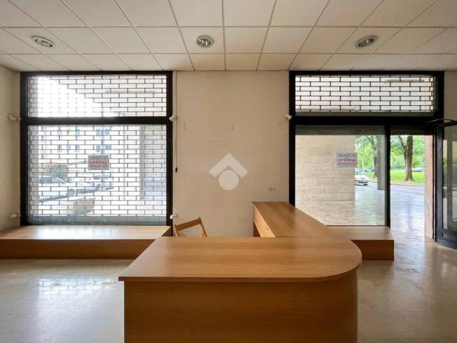 Locale Commerciale in vendita a Pizzighettone, Lombardia