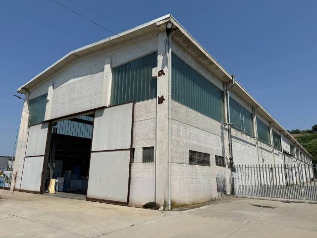 Locale Commerciale in vendita a Piemonte, Cuneo
