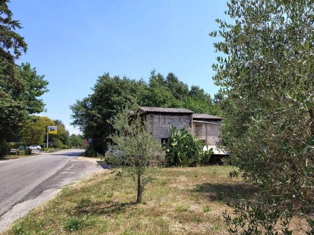Locale Commerciale in vendita a Pofi, Lazio