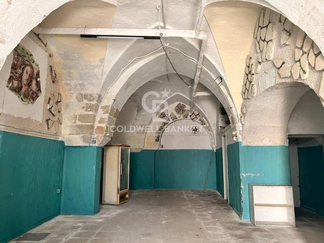 Locale Commerciale in vendita a Puglia, Lecce