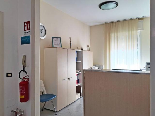 Locale Commerciale in vendita a Puglia, Lecce