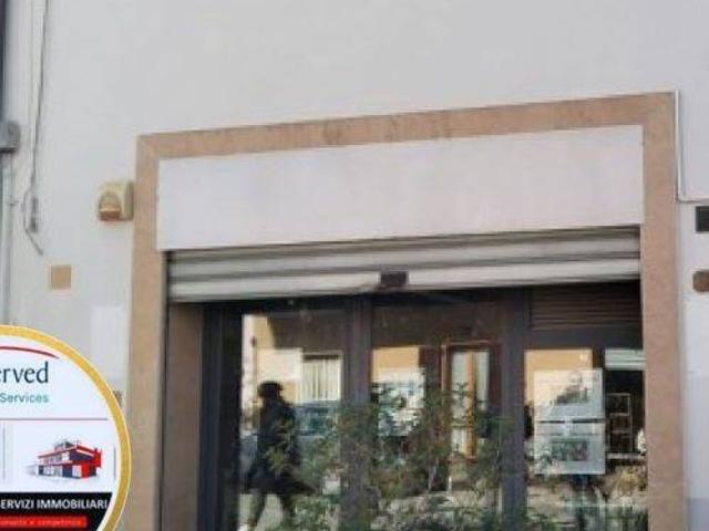 Locale Commerciale in vendita a Calcinaia, Lecchi