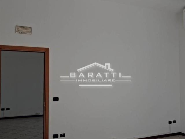 Locale Commerciale in vendita a Poggio Rusco, Mantova