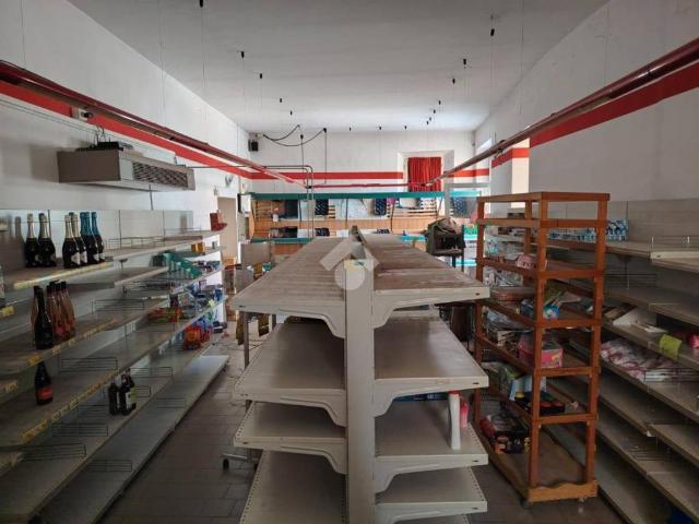 Locale Commerciale in vendita a Torriana, Poggio Torriana