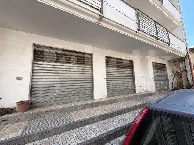 Locale Commerciale in vendita a Poggiomarino, Campania