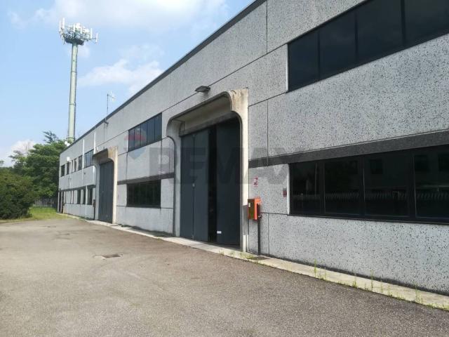 Locale Commerciale in vendita a Bettolino, Pogliano Milanese