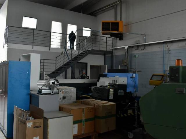 Locale Commerciale in vendita a Bettolino, Pogliano Milanese