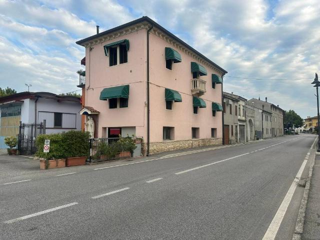 Locale Commerciale in vendita a Poiana Maggiore, Veneto