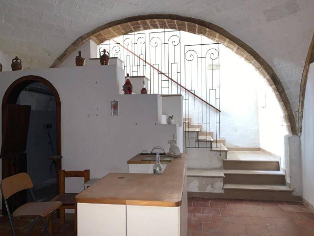 Locale Commerciale in vendita a Pozziglioni, Puglia