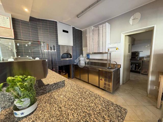 Locale Commerciale in vendita a Rione Gelso, Puglia