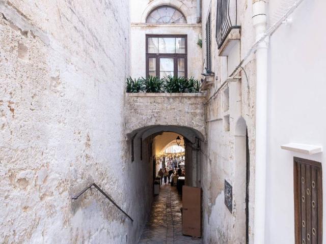 Locale Commerciale in vendita a Centro Storico, Puglia