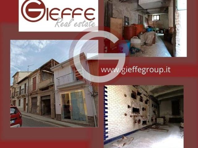 Locale Commerciale in vendita a Calabria, Reggio Calabria