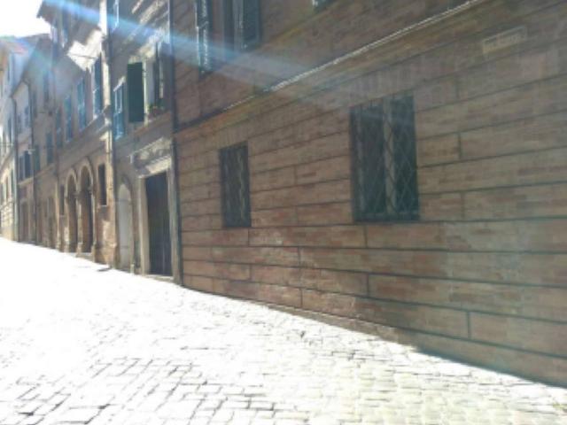 Locale Commerciale in vendita a Marche, Macerata