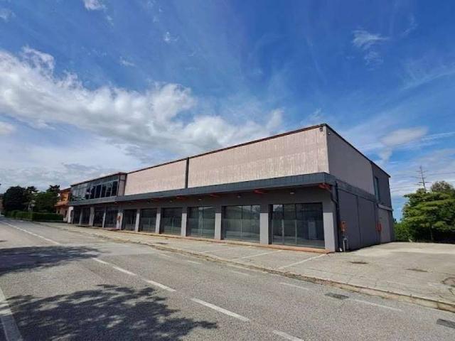 Locale Commerciale in vendita a Rustico, Marche