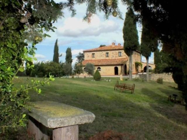 Locale Commerciale in vendita a Larderello, Toscana