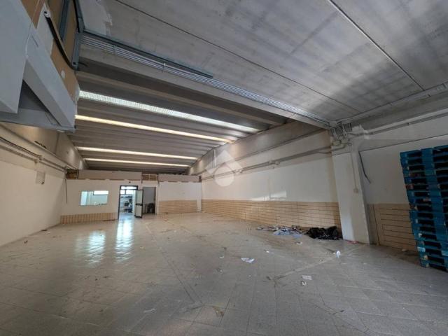 Locale Commerciale in vendita a Area Produttiva, Roma Capitale