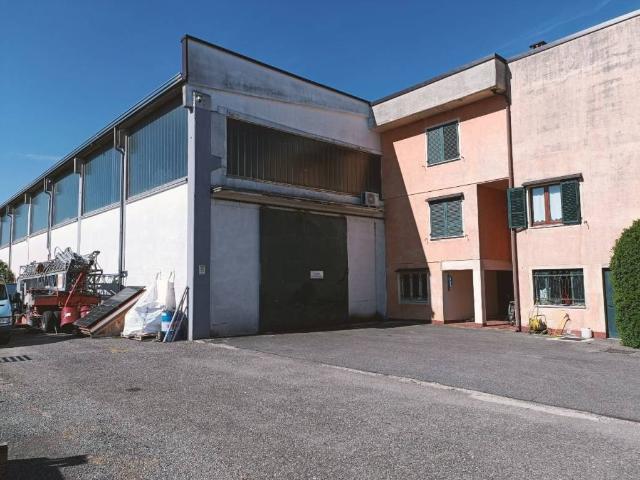 Locale Commerciale in vendita a Pompiano, Lombardia