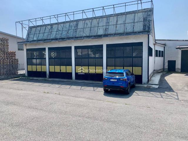Locale Commerciale in vendita a Pompiano, Lombardia