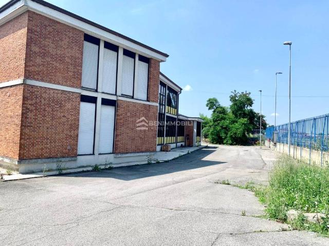 Locale Commerciale in vendita a Pompiano, Lombardia