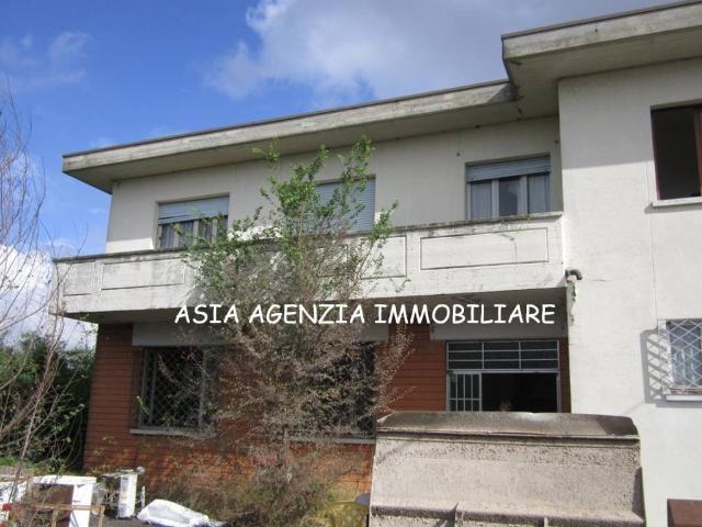 Locale Commerciale in vendita a Pompiano, Lombardia