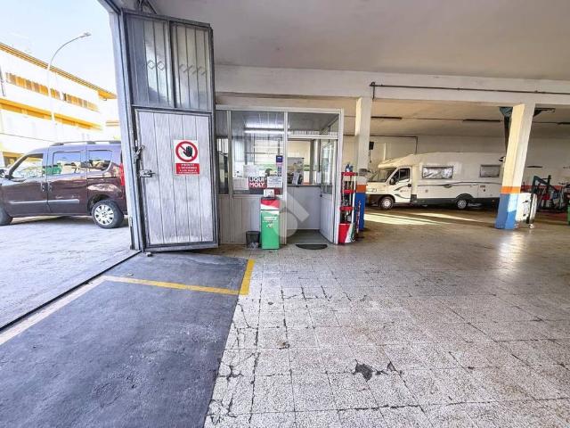 Locale Commerciale in vendita a Ponsacco, Toscana