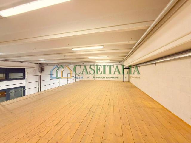 Locale Commerciale in vendita a Cascine, Pont Saint Martin