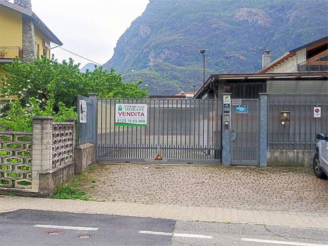 Locale Commerciale in vendita a Pont Saint Martin, Aosta
