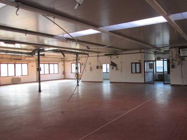 Locale Commerciale in vendita a Unione di Comuni Valdarno e Valdisieve, Pontassieve