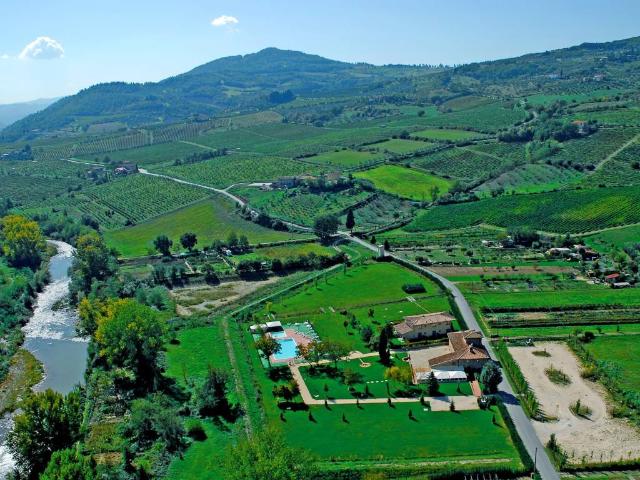 Locale Commerciale in vendita a Montebonello, Pontassieve