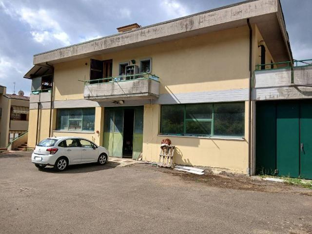 Locale Commerciale in vendita a Unione di Comuni Valdarno e Valdisieve, Pontassieve