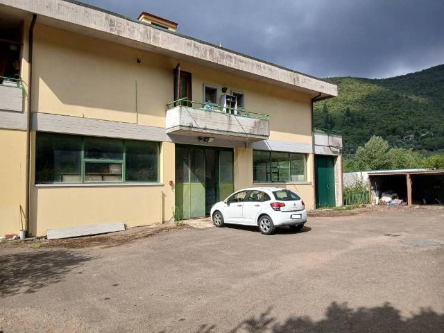 Locale Commerciale in vendita a Unione di Comuni Valdarno e Valdisieve, Pontassieve