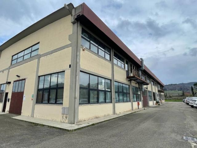 Locale Commerciale in vendita a Unione di Comuni Valdarno e Valdisieve, Pontassieve