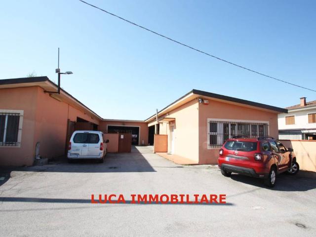 Locale Commerciale in vendita a Ponte Buggianese, Toscana