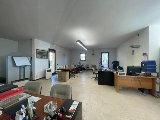 Locale Commerciale in vendita a Albinatico, Ponte Buggianese