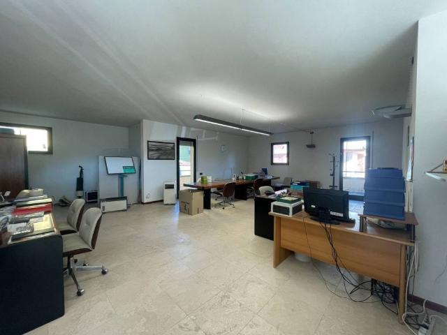 Locale Commerciale in vendita a Albinatico, Ponte Buggianese