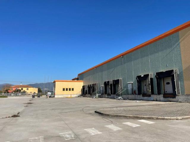 Locale Commerciale in vendita a Albinatico, Ponte Buggianese