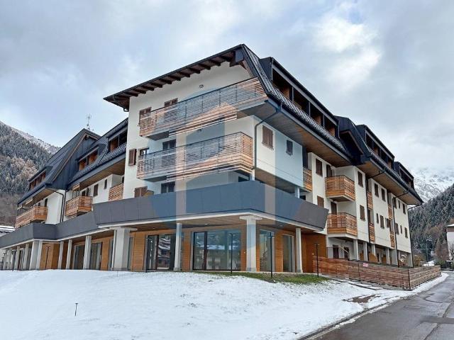 Locale Commerciale in vendita a Comunità montana della valle Camonica, Ponte Di Legno