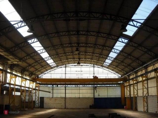 Locale Commerciale in vendita a Lezza, Ponte Lambro