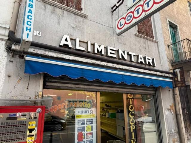 Locale Commerciale in vendita a Ponte nelle Alpi, Ponte Nelle Alpi