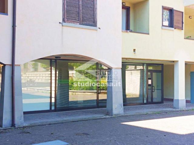 Locale Commerciale in vendita a Ponte Nossa, Lombardia