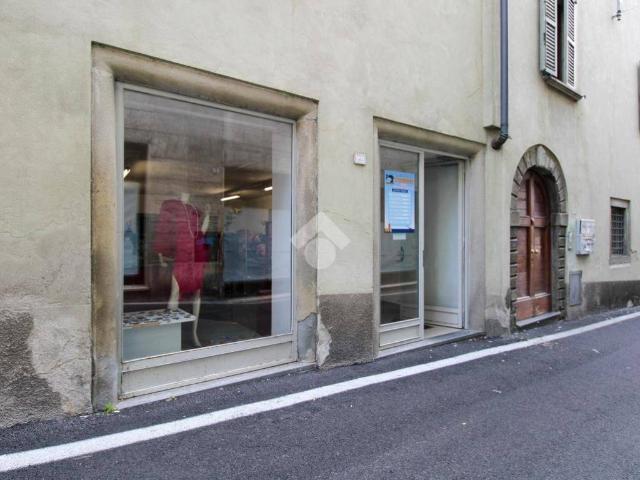Locale Commerciale in vendita a Ponte San Pietro, Lombardia