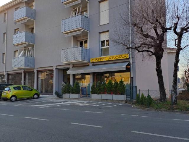 Locale Commerciale in vendita a Ponte San Pietro, Lombardia