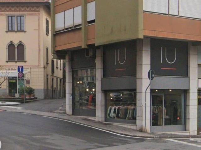 Locale Commerciale in vendita a Ponte San Pietro, Lombardia