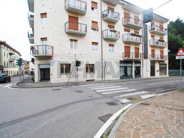 Locale Commerciale in vendita a Ponte San Pietro, Lombardia