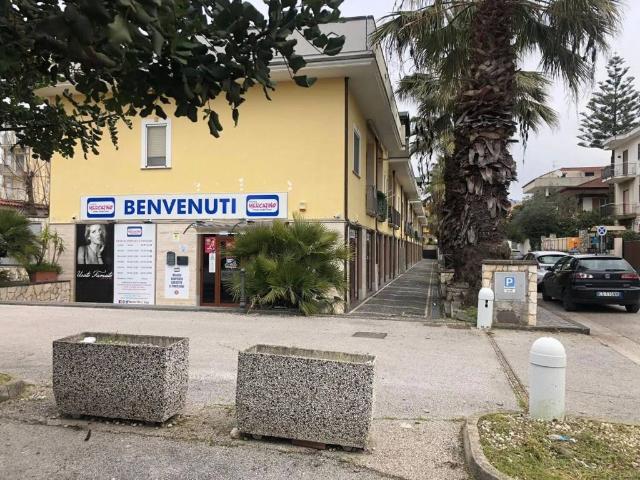 Locale Commerciale in vendita a Pontecagnano